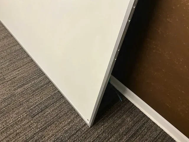 Metalen kapstok + whiteboard - afbeelding 8 van  8