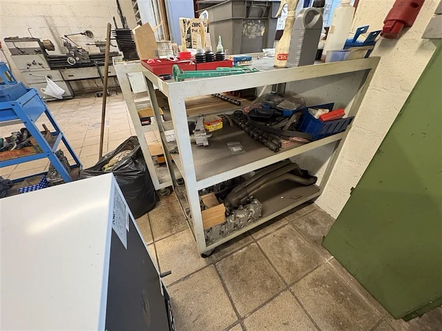 Metalen kar met inhoud - afbeelding 3 van  8