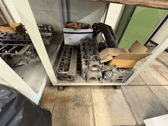 Metalen kar met inhoud - afbeelding 7 van  8