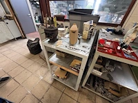 Metalen kar met inhoud - afbeelding 1 van  9