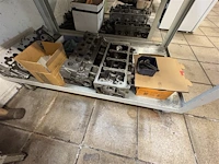 Metalen kar met inhoud - afbeelding 8 van  9