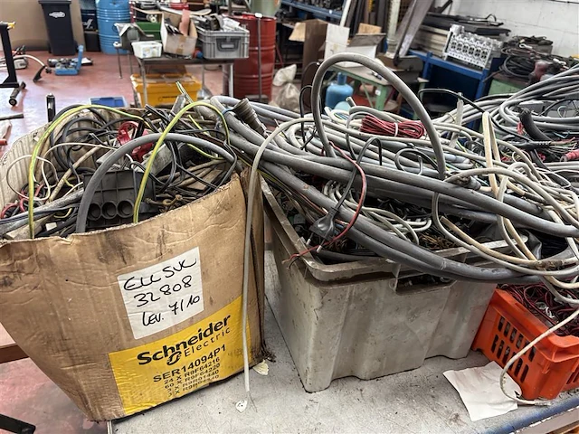 Metalen kar met kabel en krukassen - afbeelding 2 van  8