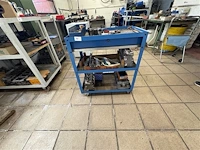 Metalen kar met materiaal - afbeelding 2 van  8