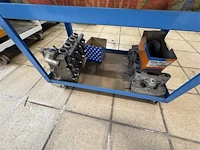 Metalen kar met materiaal - afbeelding 7 van  8