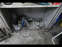 Metalen kast en de inhoud van het gereedschap en diverse producten - afbeelding 3 van  8