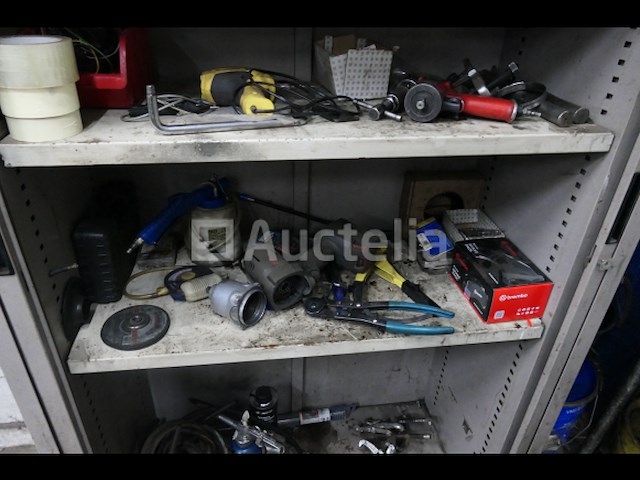 Metalen kast en de inhoud van het gereedschap en diverse producten - afbeelding 4 van  8