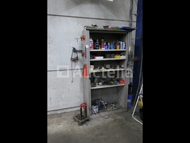 Metalen kast en de inhoud van het gereedschap en diverse producten - afbeelding 8 van  8