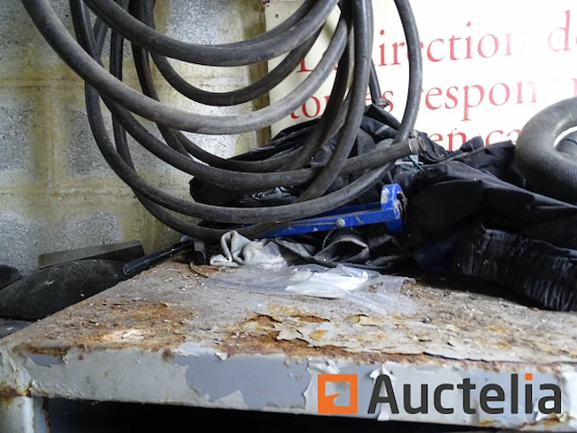 Metalen kast en zijn inhoud - afbeelding 10 van  14