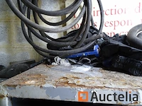 Metalen kast en zijn inhoud - afbeelding 10 van  14