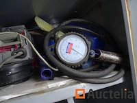 Metalen kast en zijn inhoud - afbeelding 14 van  14