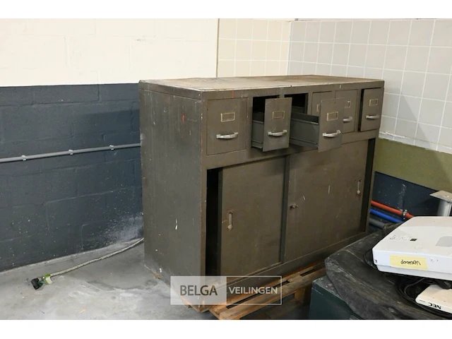 Metalen kast met 6 lades en 2 schuifdeuren - afbeelding 2 van  2