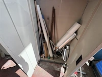 Metalen kast met inhoud - afbeelding 3 van  3