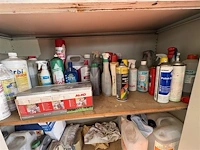 Metalen kast met inhoud - afbeelding 5 van  7