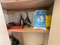 Metalen kast met inhoud - afbeelding 3 van  6