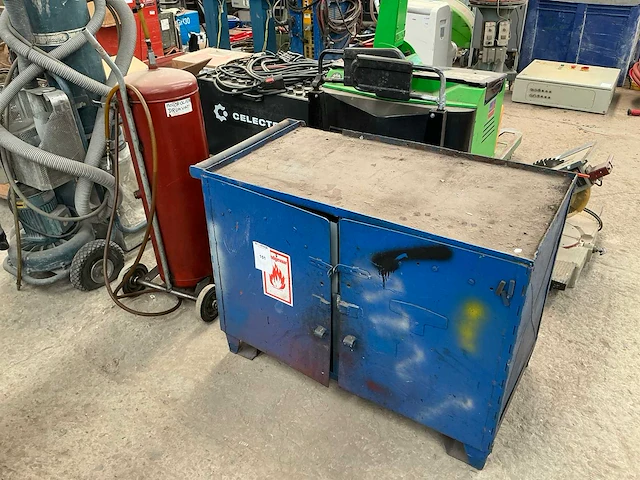 Metalen kast - afbeelding 1 van  5