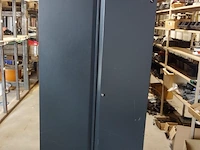 Metalen kast - afbeelding 1 van  3