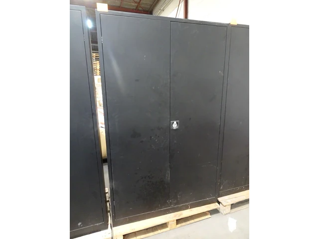 Metalen kast - afbeelding 1 van  2