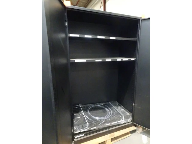 Metalen kast - afbeelding 2 van  2