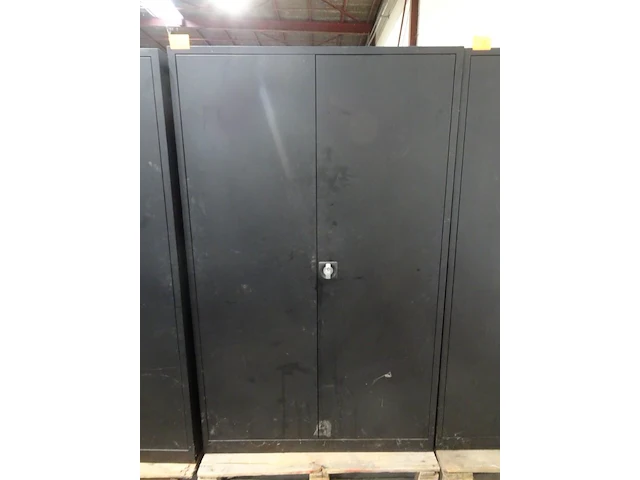 Metalen kast - afbeelding 1 van  2