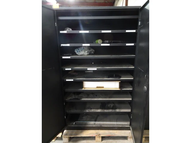 Metalen kast - afbeelding 2 van  2