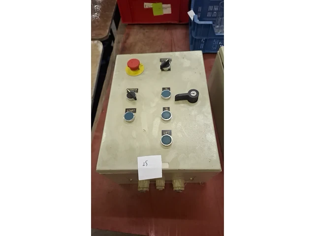 Metalen kast - afbeelding 1 van  1