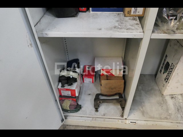 Metalen kasten en werkbank - afbeelding 6 van  23