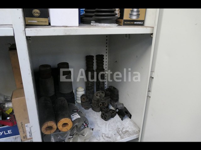 Metalen kasten en werkbank - afbeelding 7 van  23