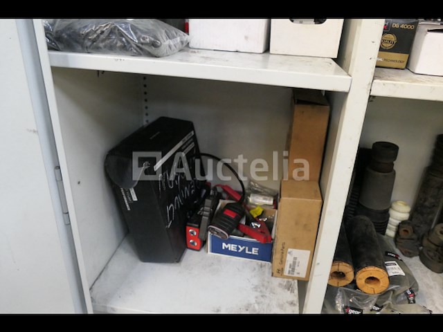 Metalen kasten en werkbank - afbeelding 9 van  23