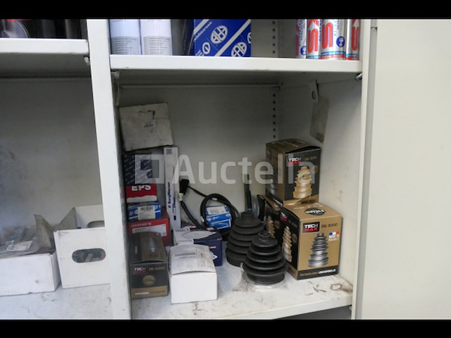 Metalen kasten en werkbank - afbeelding 11 van  23