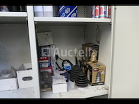 Metalen kasten en werkbank - afbeelding 11 van  23