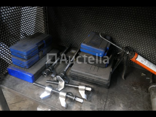 Metalen kasten en werkbank - afbeelding 1 van  23