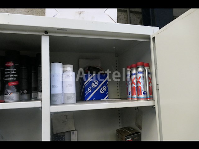 Metalen kasten en werkbank - afbeelding 13 van  23