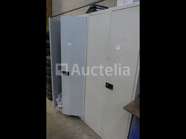 Metalen kasten en werkbank - afbeelding 16 van  23