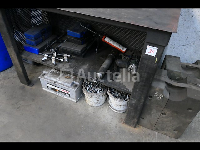 Metalen kasten en werkbank - afbeelding 17 van  23