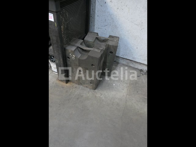 Metalen kasten en werkbank - afbeelding 18 van  23