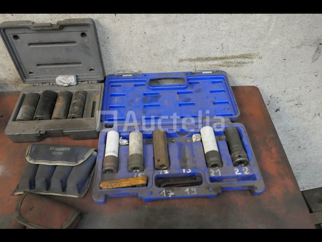 Metalen kasten en werkbank - afbeelding 19 van  23