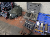 Metalen kasten en werkbank - afbeelding 21 van  23