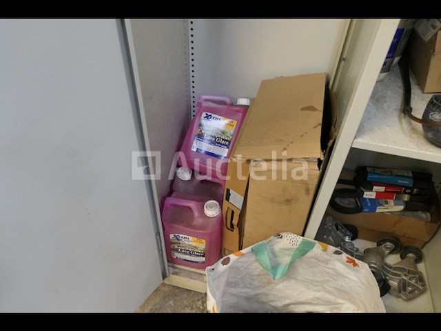 Metalen kasten en werkbank - afbeelding 22 van  23