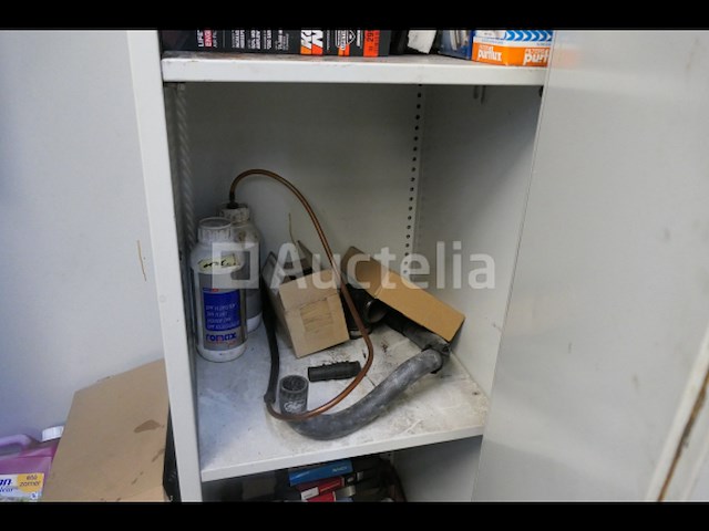 Metalen kasten en werkbank - afbeelding 23 van  23