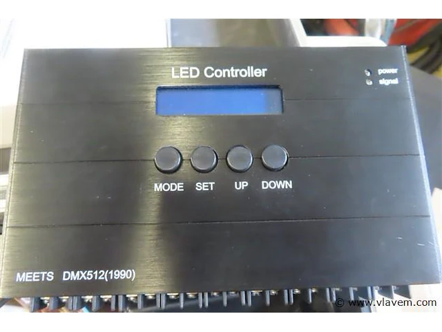 Metalen kist oa ledcontroler, ledstrip enzovoort volgens foto - afbeelding 2 van  6