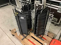 Metalen kledinghangers (x2) + kapstokhouders (x6) - afbeelding 5 van  5