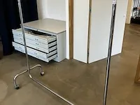 Metalen kledingrek - afbeelding 1 van  1