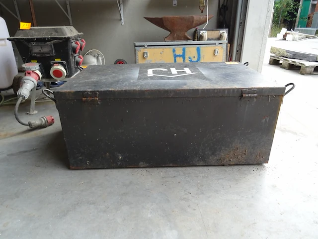 Metalen koffer - afbeelding 2 van  3
