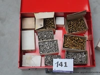 Metalen koffertje inh diverse schroeven - afbeelding 1 van  1