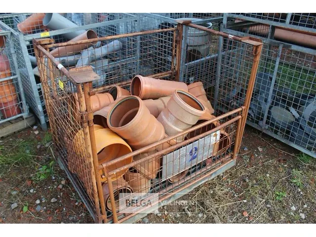 Metalen kooi met pvc hulpstukken - afbeelding 1 van  6