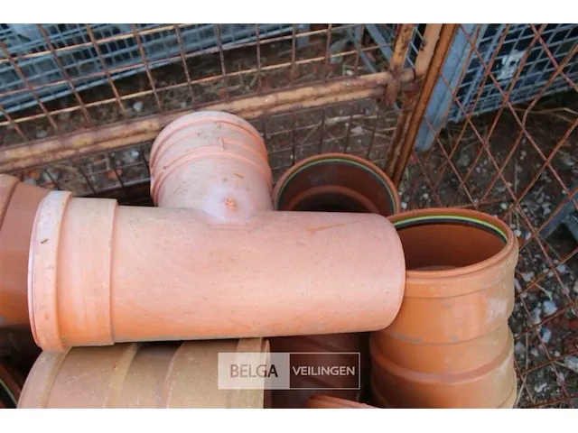 Metalen kooi met pvc hulpstukken - afbeelding 4 van  6