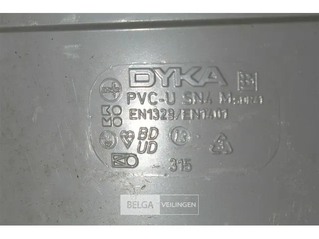 Metalen kooi met pvc hulpstukken - afbeelding 5 van  5