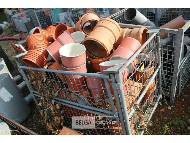 Metalen kooi met pvc hulpstukken - afbeelding 1 van  6