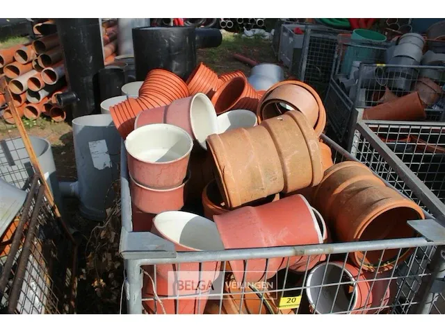 Metalen kooi met pvc hulpstukken - afbeelding 2 van  6