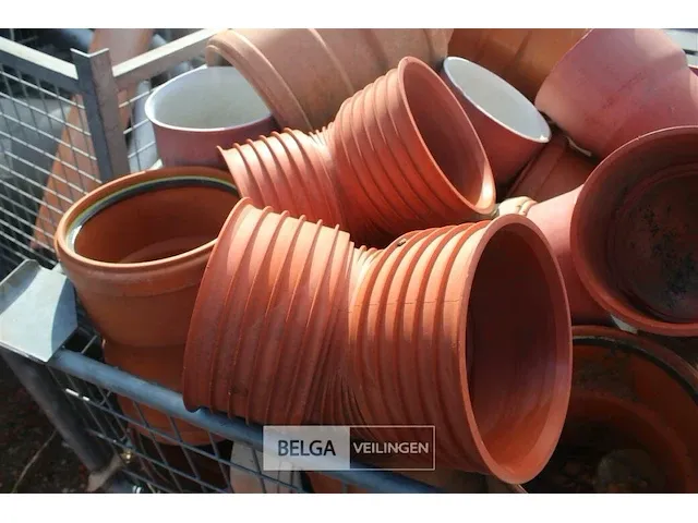Metalen kooi met pvc hulpstukken - afbeelding 4 van  6
